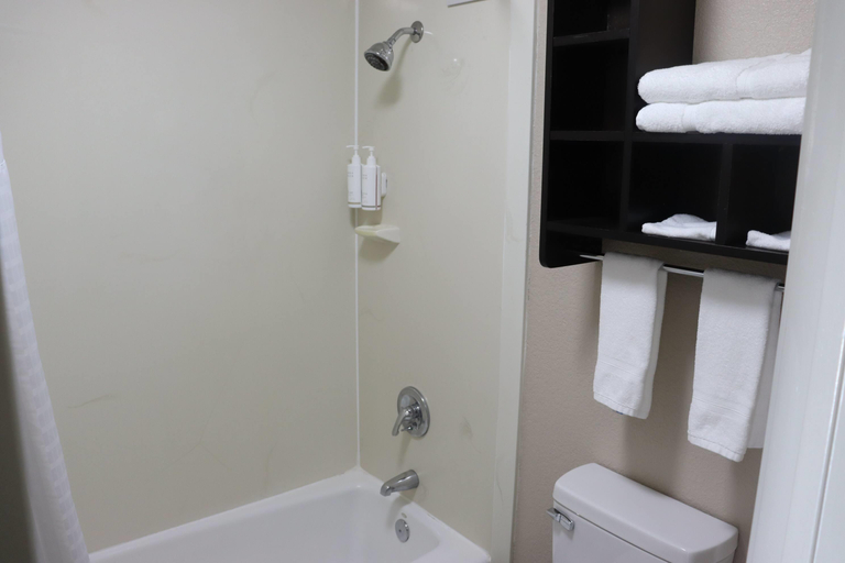 Bathroom 4, Super 8 by Wyndham Cabot, Lonoke