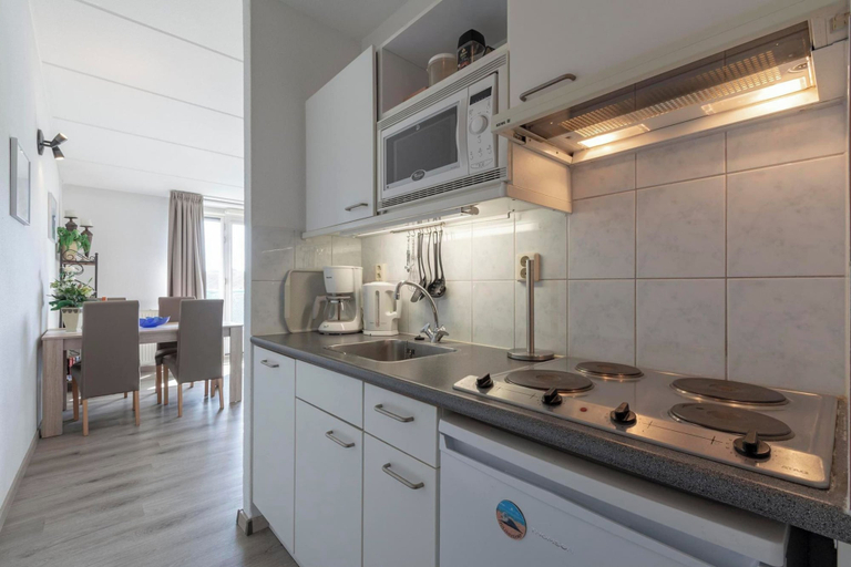 Private kitchen 4, Apartment Near Dutch Coast With French Balcony, Den Helder