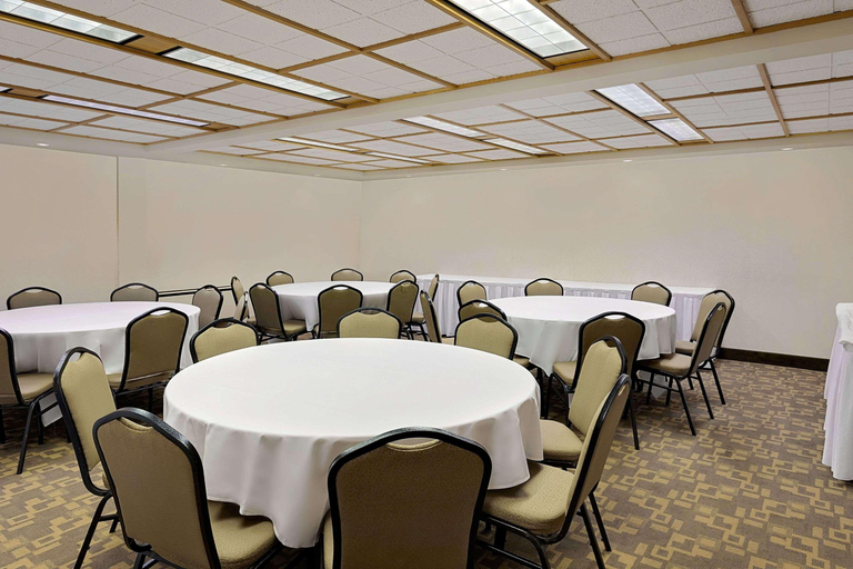 Food & Drinks 5, Ramada by Wyndham Marquette, Marquette