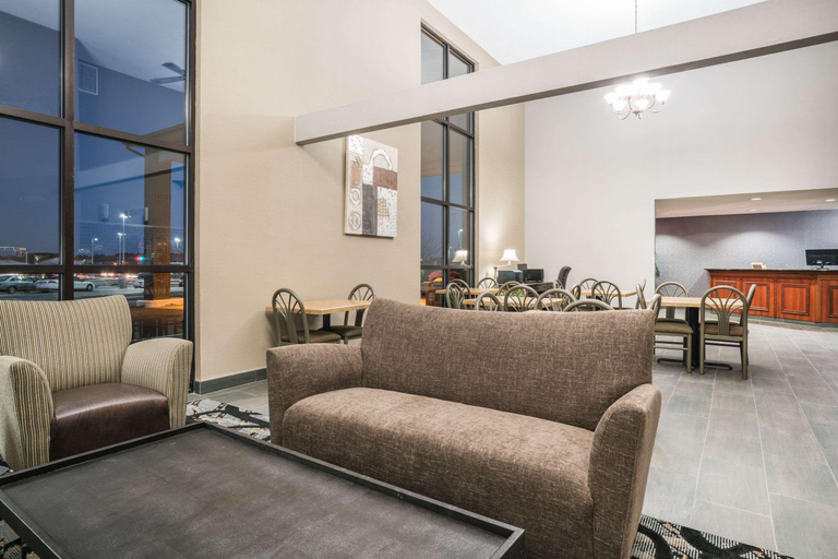 Public Area 2, Days Inn & Suites by Wyndham Wausau, Marathon