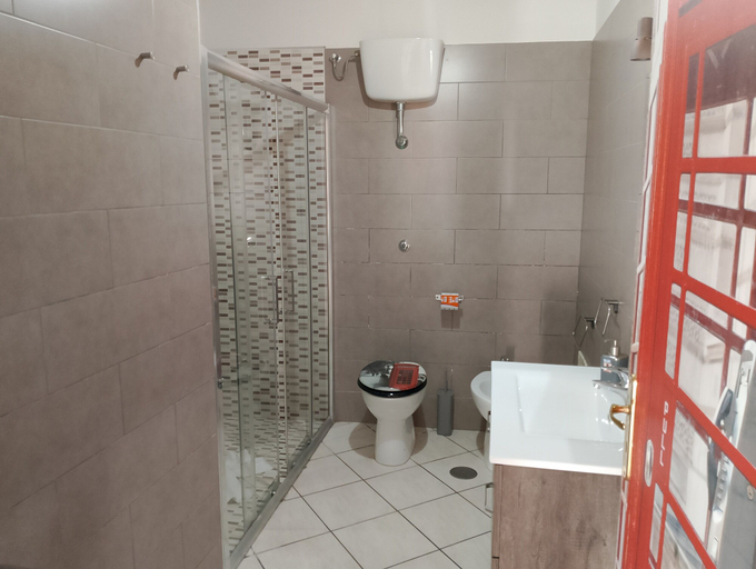 Bathroom 4, Dedalo, Napoli