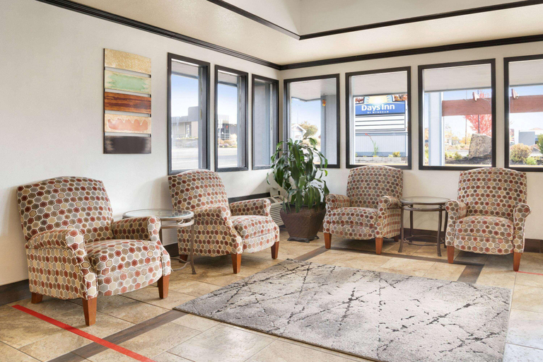 Public Area 2, Days Inn by Wyndham Bend, Deschutes