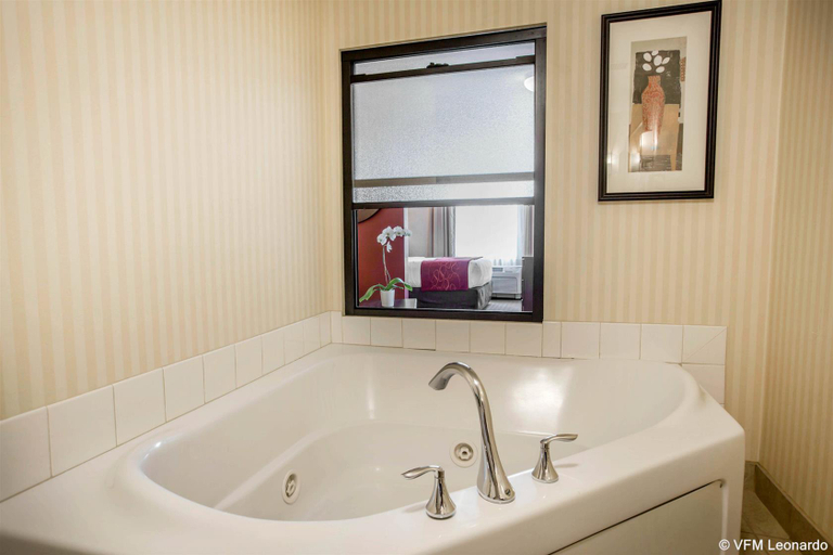 Bathroom 4, Comfort Suites Barstow near I-15, San Bernardino