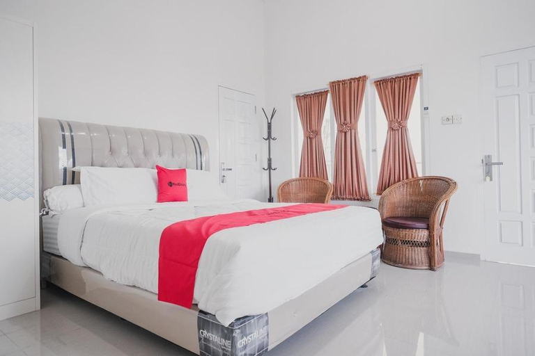 Room, Formerly RedDoorz Syariah Arafah Hospital Jambi, Jambi