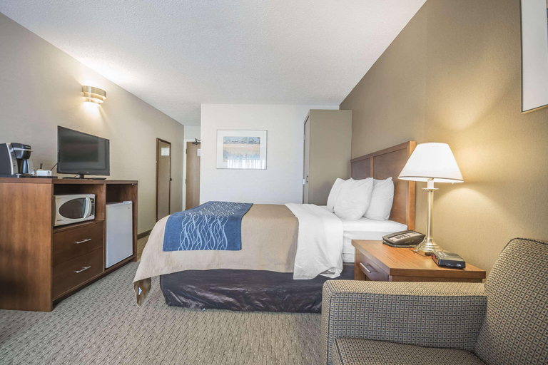 Bedroom 3, Comfort Inn, Fraser Valley