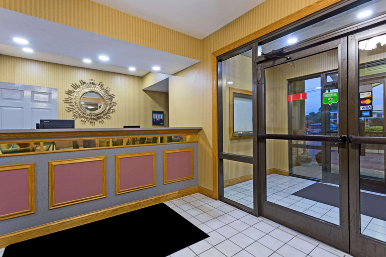 Public Area 2, Super 8 by Wyndham Franklin Hwy 31, Simpson