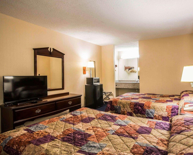 Bedroom 4, Rodeway Inn Phenix City, Russell