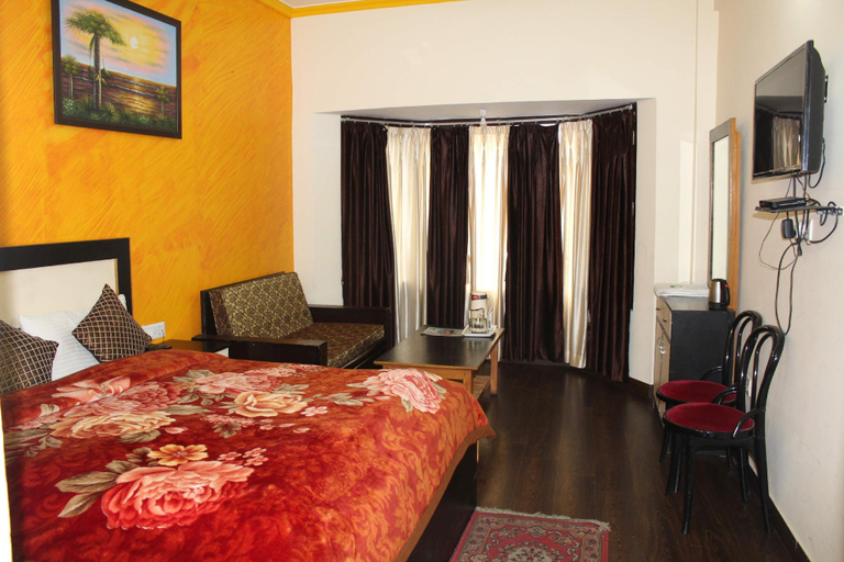 Others 3, Hotel Himadri, Almora