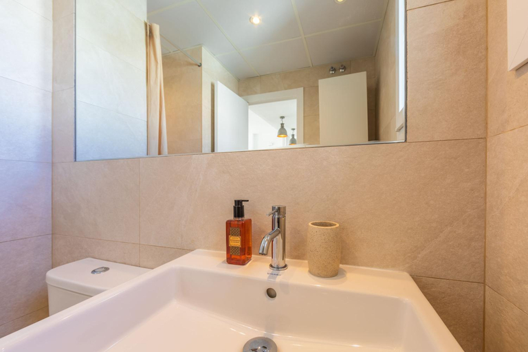 Bathroom 4, Los Lances Beach Apartments, Cádiz