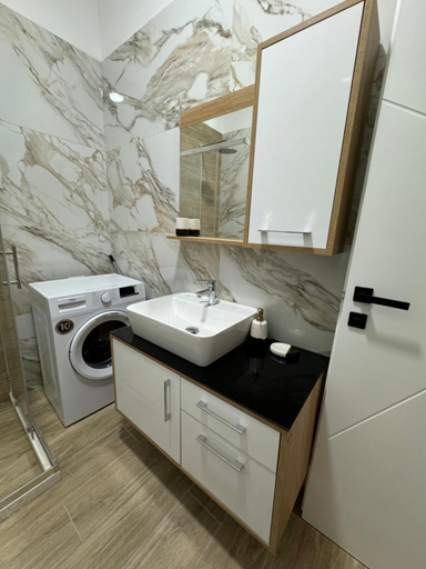Bathroom 2, Isla's Luxurious Seaside Apartments, Durrësit
