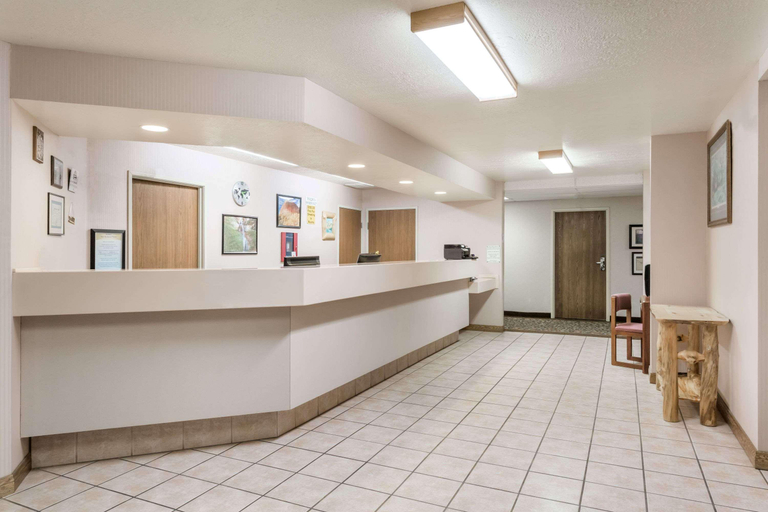 Public Area 2, Days Inn by Wyndham Torrey Capital Reef, Wayne