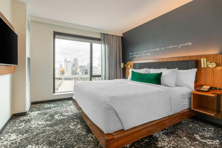 Bedroom 3, Cambria Hotel Boston Downtown - Seaport, Boston