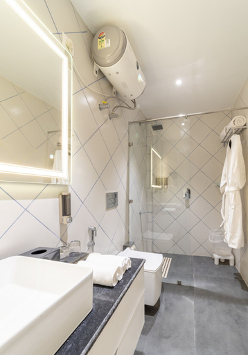 Bathroom 5, Terra Bliss Lake Bhimtal Resort And Spa, Nainital