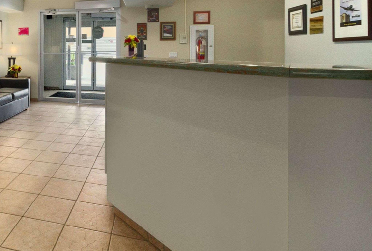 Public Area 2, Super 8 by Wyndham Yellowknife, Fort Smith