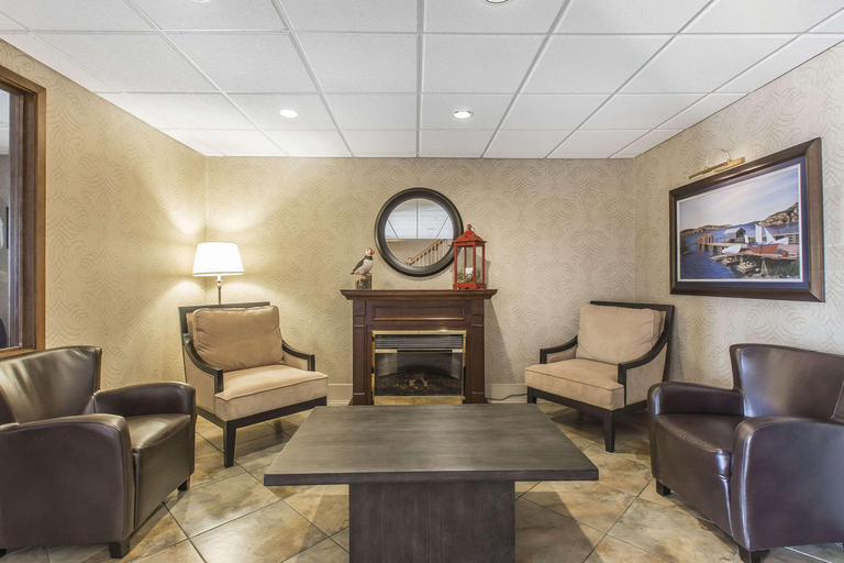 Public Area 2, Comfort Inn, Division No. 6