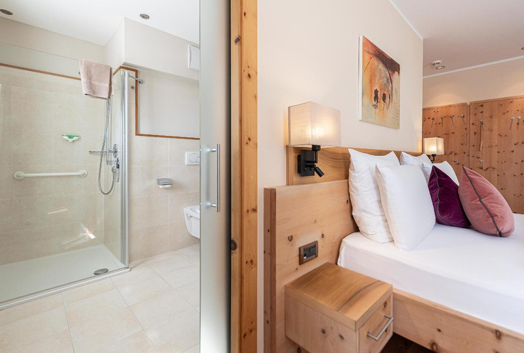 Bedroom 3, Vitalpina Hotel Waldhof, Bolzano
