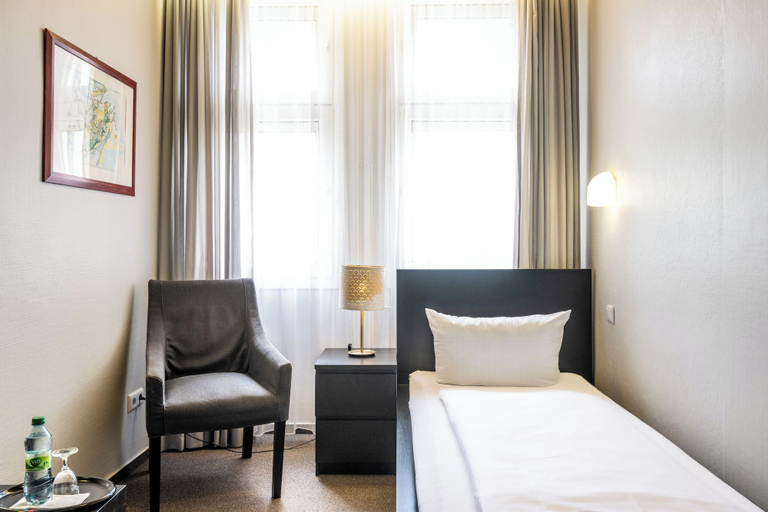 Bedroom 5, Raststättenhotel Avus, Berlin