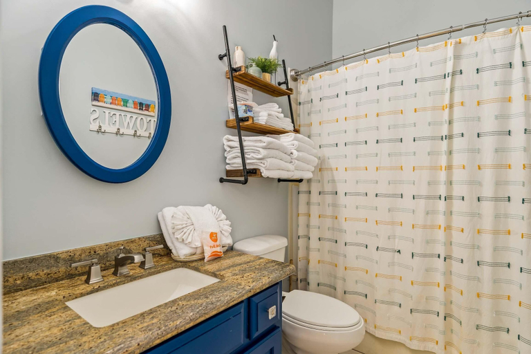 Bathroom 3, When the Sun Goes Down, Escambia