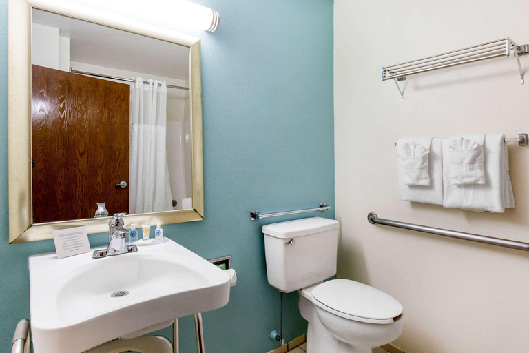 Bathroom 4, Quality Inn Stephens City-Winchester South, Frederick