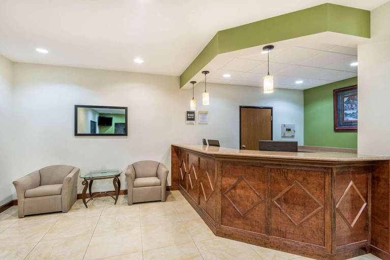 Public Area 2, Days Inn by Wyndham Topeka, Shawnee