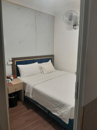 A25 Hotel - 53 Tue Tinh - Tap to explore photos