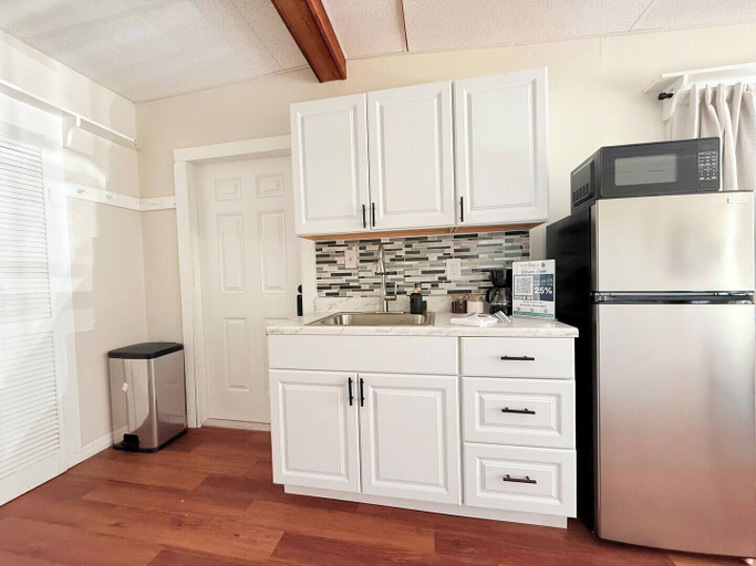 Room 2, Modern Studio Escape 10min to Legoland, Polk