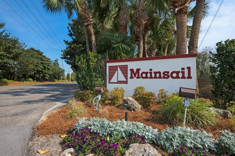 Others 5, Mainsail 142, Walton