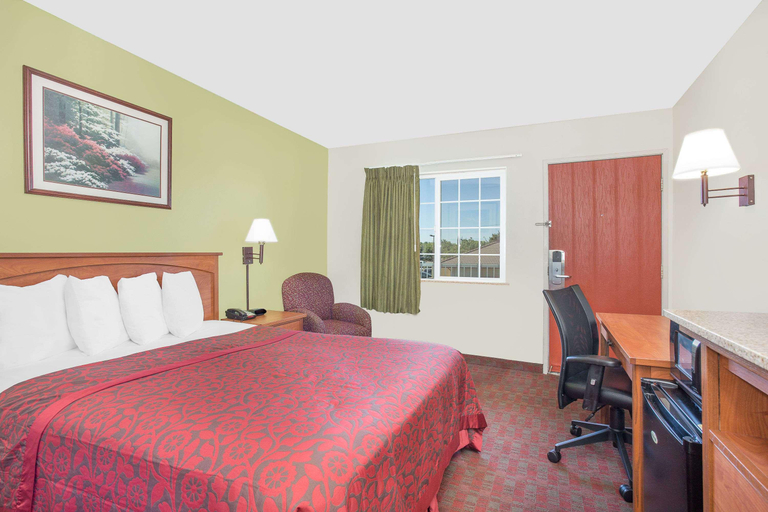 Bedroom 4, Days Inn by Wyndham Turlock, Stanislaus