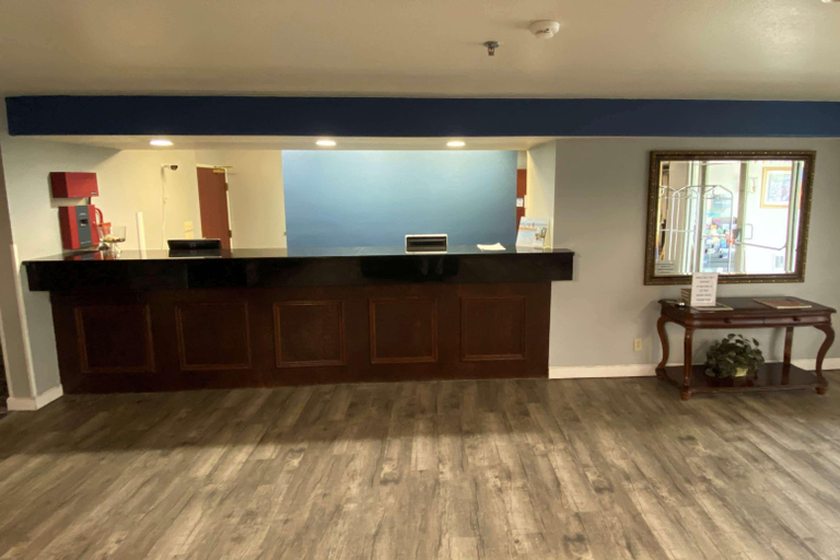Public Area 2, Baymont Toledo Airport Hotel Swanton, Lucas