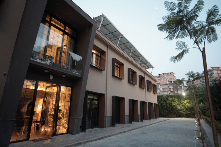 Exterior & Views