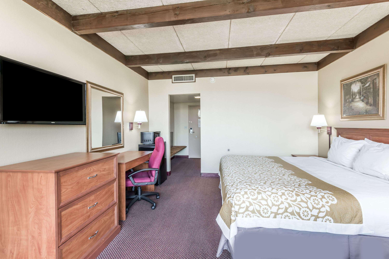 Bedroom 3, Days Inn By Wyndham Niles, Trumbull