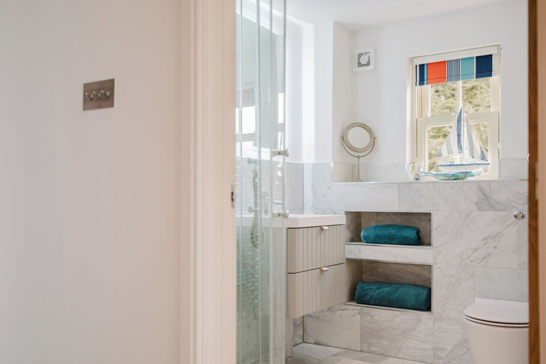 Bathroom 5, Inkerman House-Gorgeous House and Garden, Oxfordshire