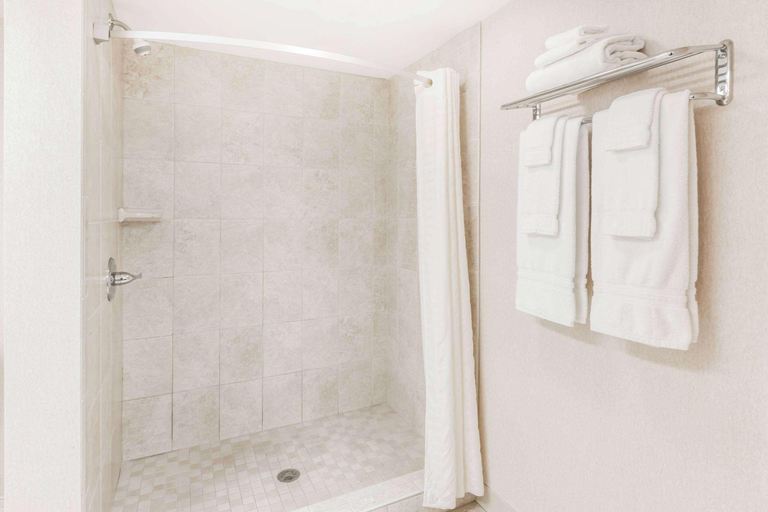 Bathroom 4, Howard Johnson by Wyndham Traverse City, Grand Traverse