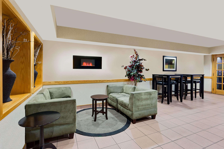 Public Area 2, Ramada by Wyndham Marquette, Marquette