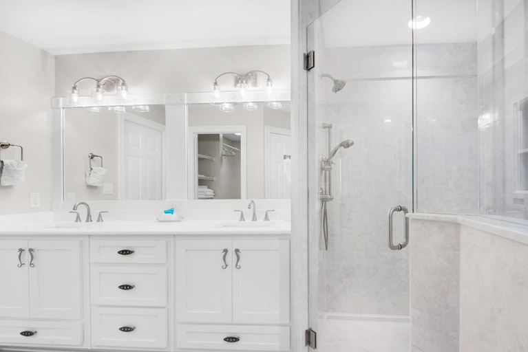 Bathroom 4, Hidden Dunes 304, Bay
