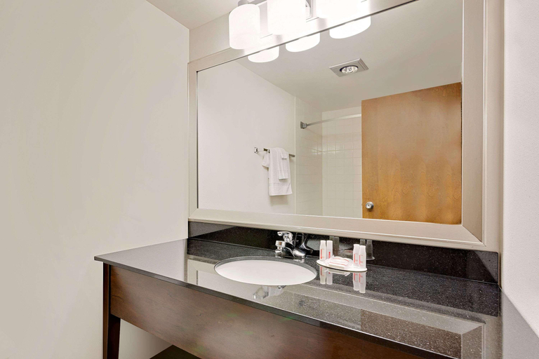 Bathroom 4, Ramada by Wyndham Marquette, Marquette