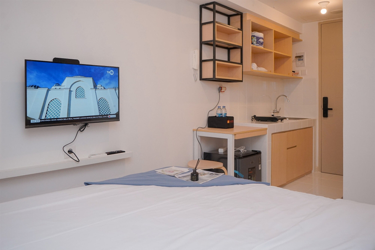 Bedroom, Simply Look Studio Room at Tokyo Riverside PIK 2 Apartment, Tangerang
