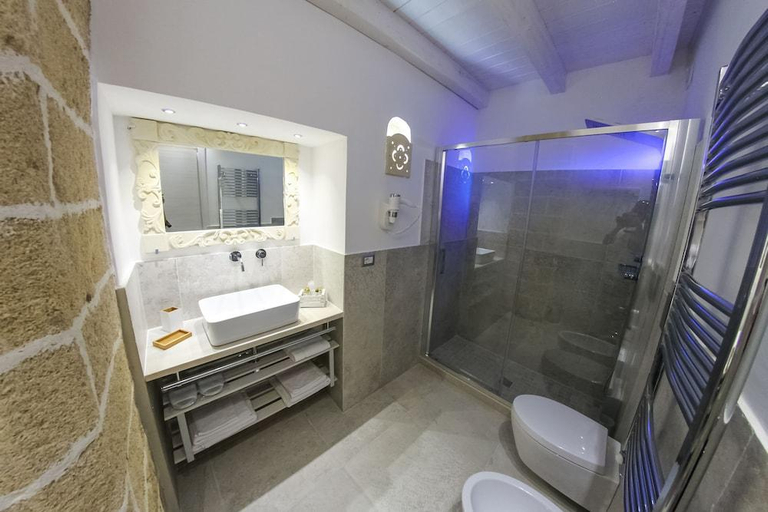 Bathroom 3, Clara Domus, Lecce