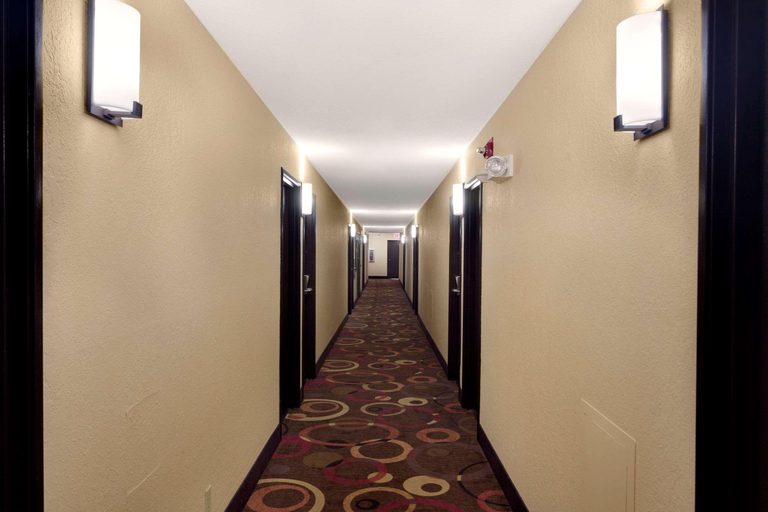 Public Area 2, Super 8 by Wyndham Joplin, Newton