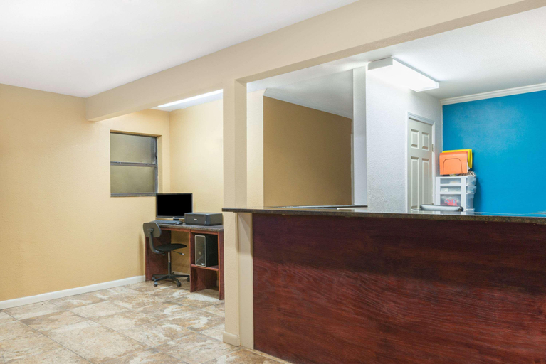 Public Area 3, Days Inn by Wyndham Ruidoso Downs, Lincoln