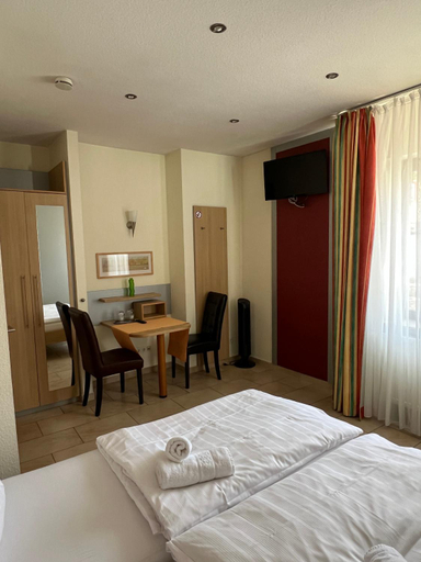 Bedroom 2, Hotel Pfalzer Hof, Kaiserslautern