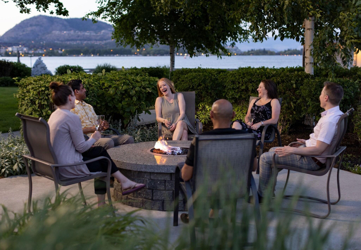 Food & Drinks 4, The Cove Lakeside, Central Okanagan