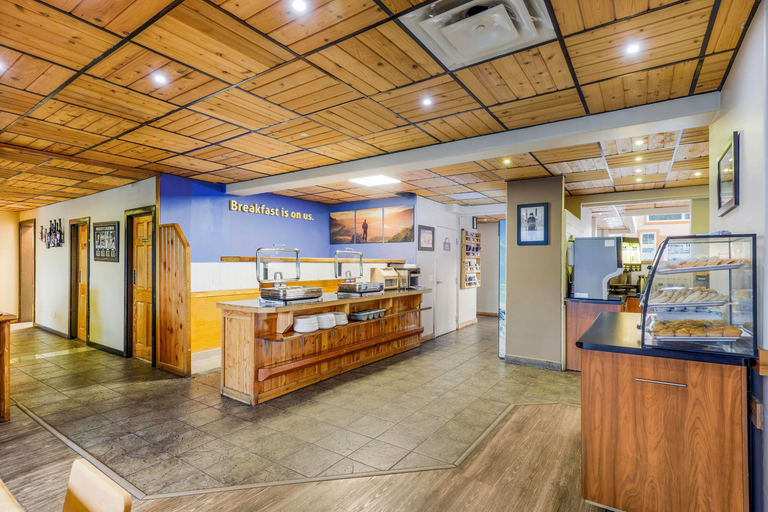 Food & Drinks 5, Days Inn by Wyndham Golden, Columbia-Shuswap
