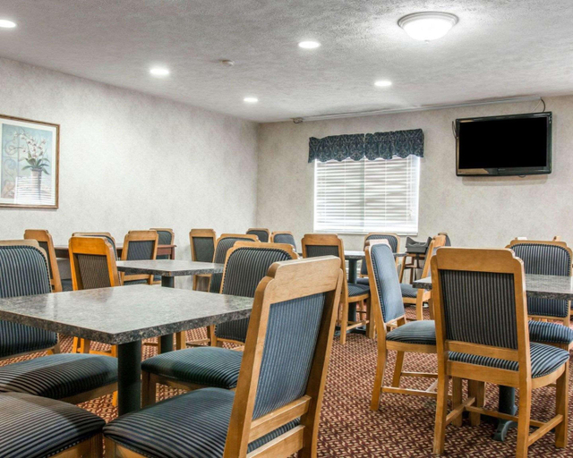 Food & Drinks 5, Quality Inn Hudsonville South, Ottawa