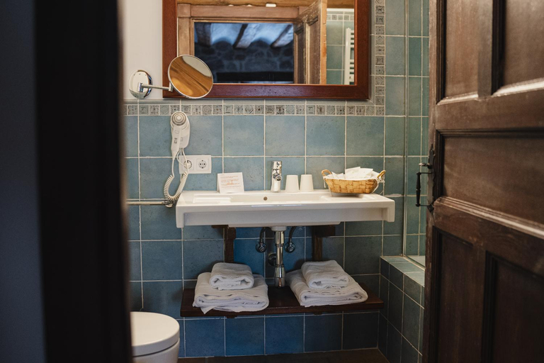 Bathroom 4, Hotel Rural LATORRIEN DE ANE, Navarra