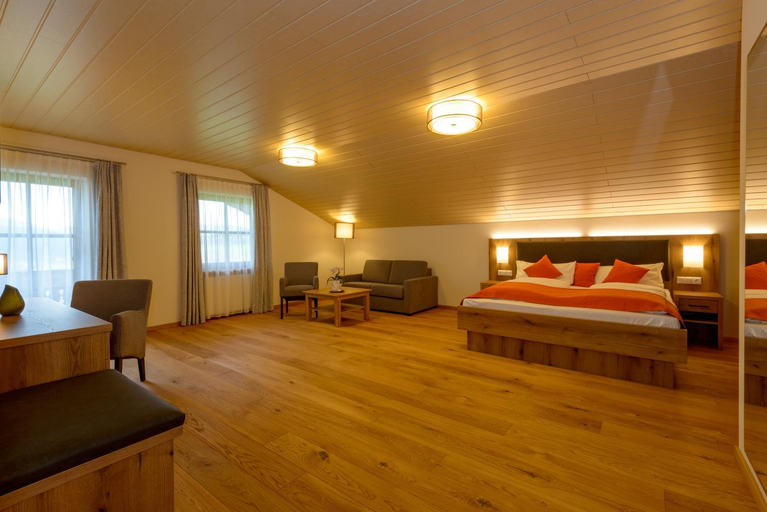 Bedroom 4, Hotel Sonnbichl, Cham