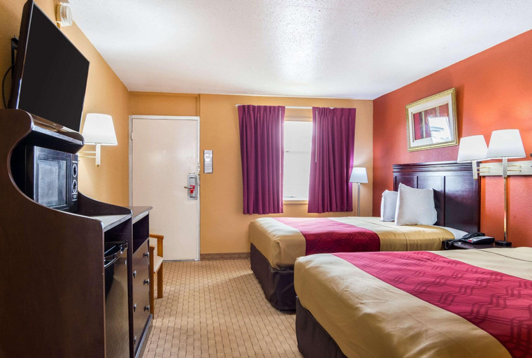 Bedroom 3, EconoLodge Jacksonville Little Rock Air Force Base, Pulaski