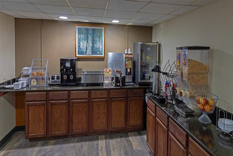 Food & Drinks 5, Wingate by Wyndham Somerset, Somerset