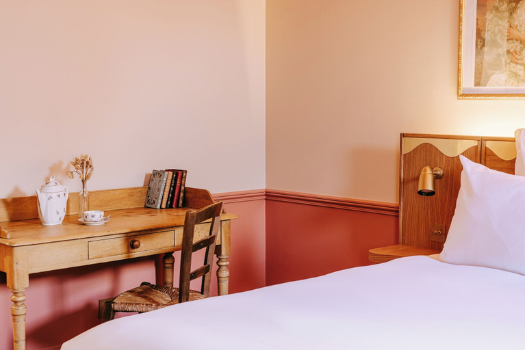 Bedroom 4, Le Charmant, Seine-Saint-Denis