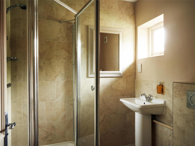 Bathroom 3, The Talbot Inn, Surrey